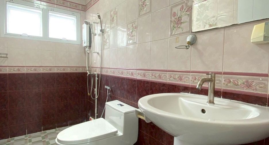 For rent 3 bedrooms house in Mueang Chiang Mai, Chiang Mai