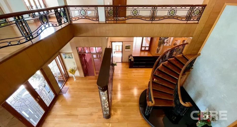 Casa en venta de 7 habitaciones en Khlong Toei, Bangkok