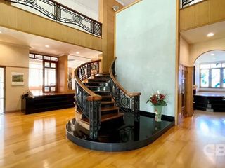 For sale 7 bedrooms house in Khlong Toei, Bangkok