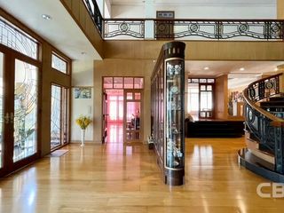 For sale 7 bedrooms house in Khlong Toei, Bangkok