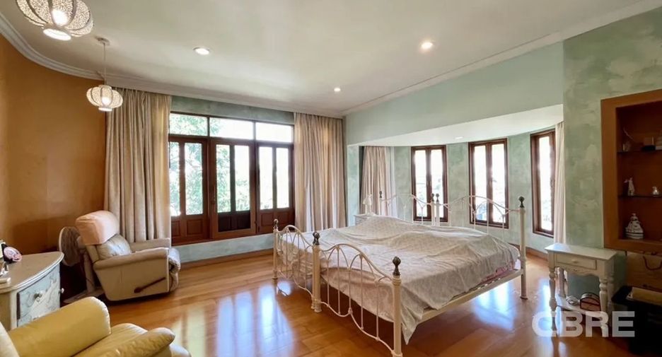 Casa en venta de 7 habitaciones en Khlong Toei, Bangkok
