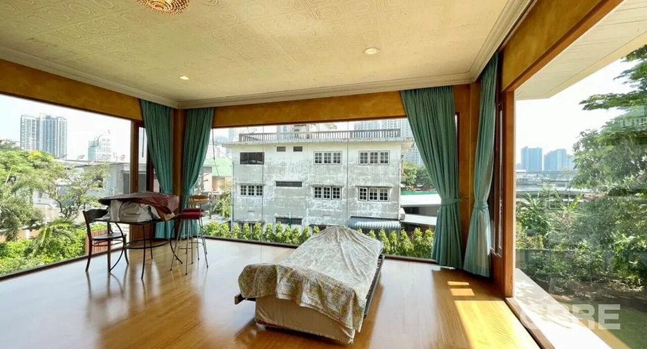 Casa en venta de 7 habitaciones en Khlong Toei, Bangkok