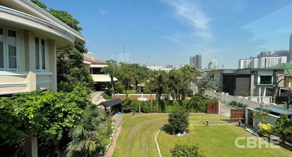 Casa en venta de 7 habitaciones en Khlong Toei, Bangkok