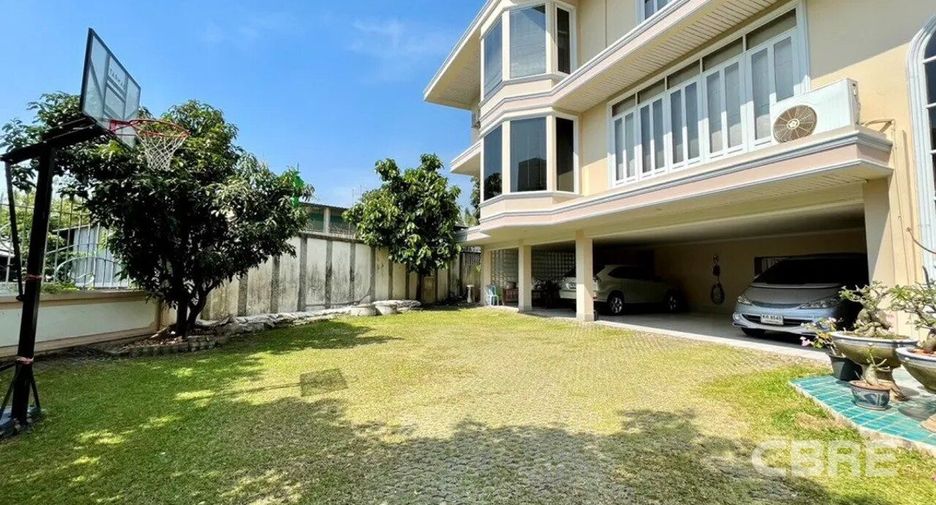 Casa en venta de 7 habitaciones en Khlong Toei, Bangkok