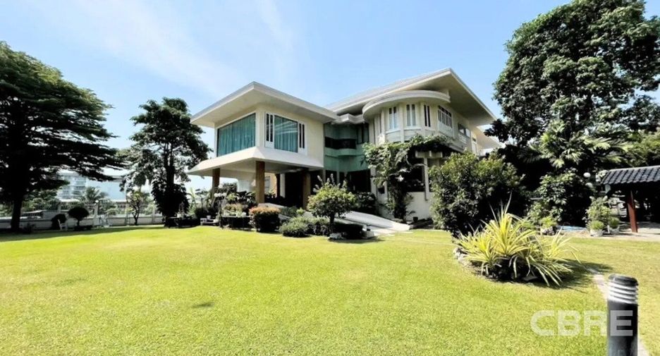 Casa en venta de 7 habitaciones en Khlong Toei, Bangkok