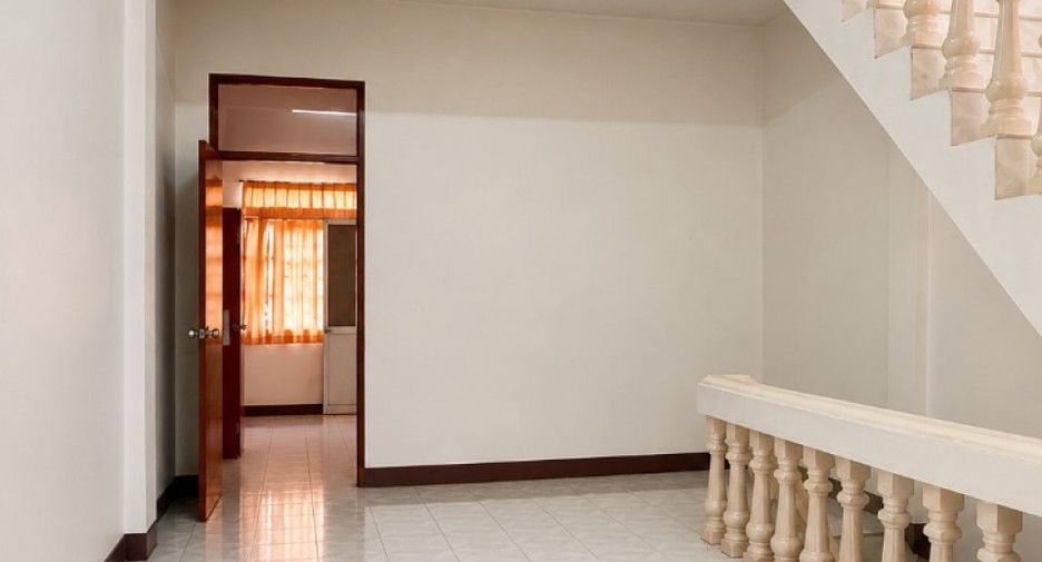 Local comercial en venta de 4 habitaciones en Mueang Nakhon Phanom, Nakhon Phanom