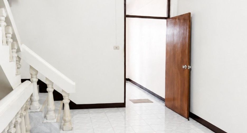 Local comercial en venta de 4 habitaciones en Mueang Nakhon Phanom, Nakhon Phanom