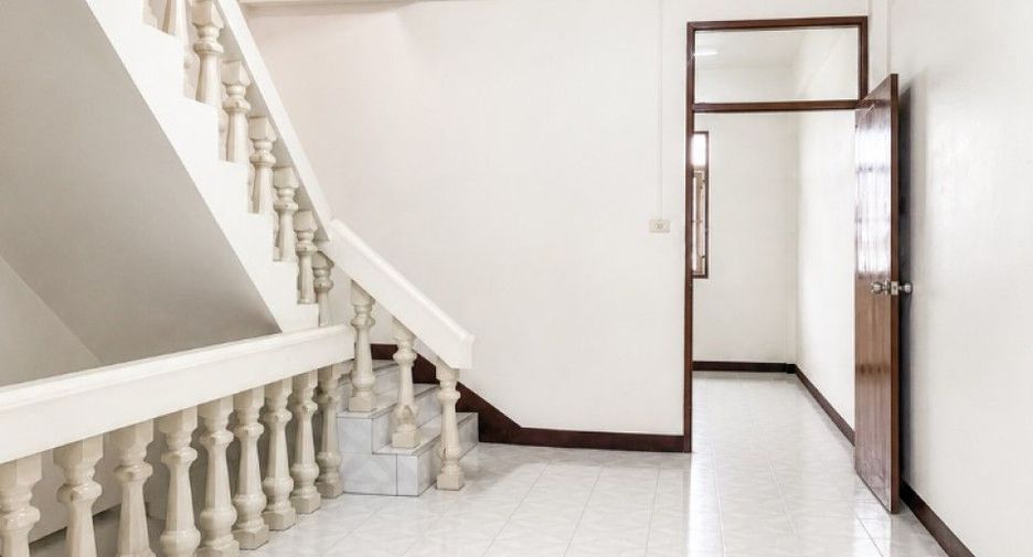 Local comercial en venta de 4 habitaciones en Mueang Nakhon Phanom, Nakhon Phanom