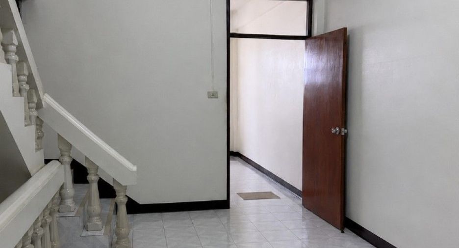 Local comercial en venta de 4 habitaciones en Mueang Nakhon Phanom, Nakhon Phanom