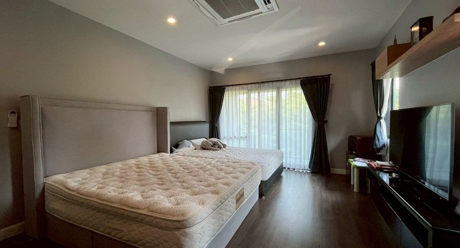 For sale 4 bedrooms house in Mueang Pathum Thani, Pathum Thani