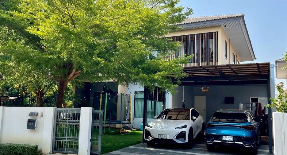 For sale 4 bedrooms house in Mueang Pathum Thani, Pathum Thani