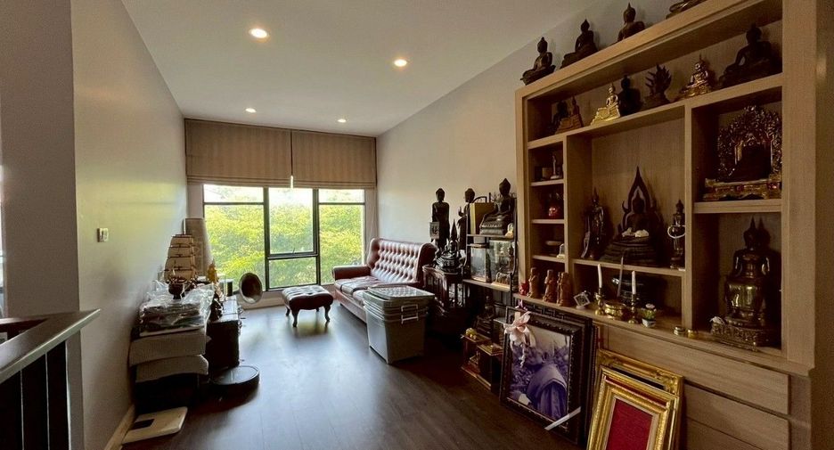 For sale 4 bedrooms house in Mueang Pathum Thani, Pathum Thani