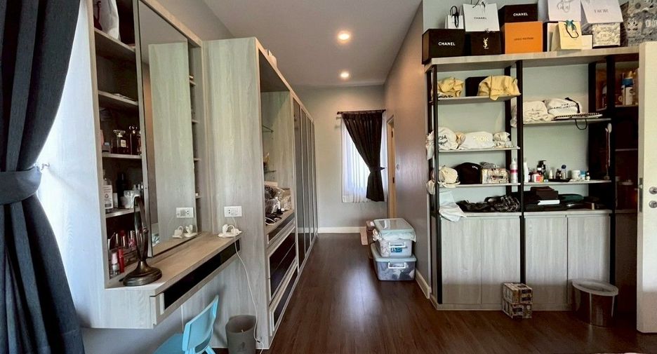 For sale 4 bedrooms house in Mueang Pathum Thani, Pathum Thani