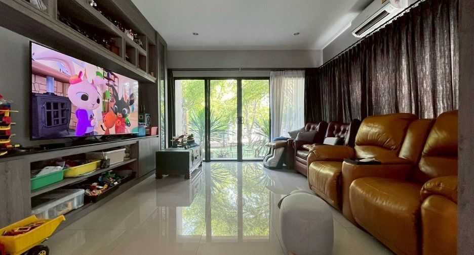 For sale 4 bedrooms house in Mueang Pathum Thani, Pathum Thani