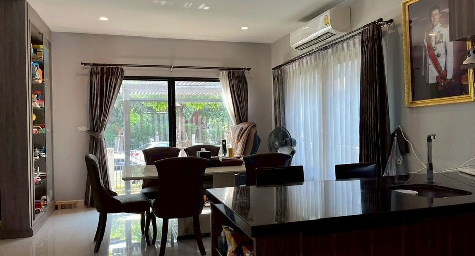 For sale 4 bedrooms house in Mueang Pathum Thani, Pathum Thani