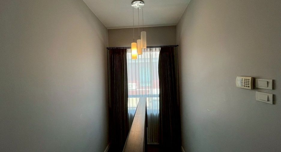 For sale 4 bedrooms house in Mueang Pathum Thani, Pathum Thani
