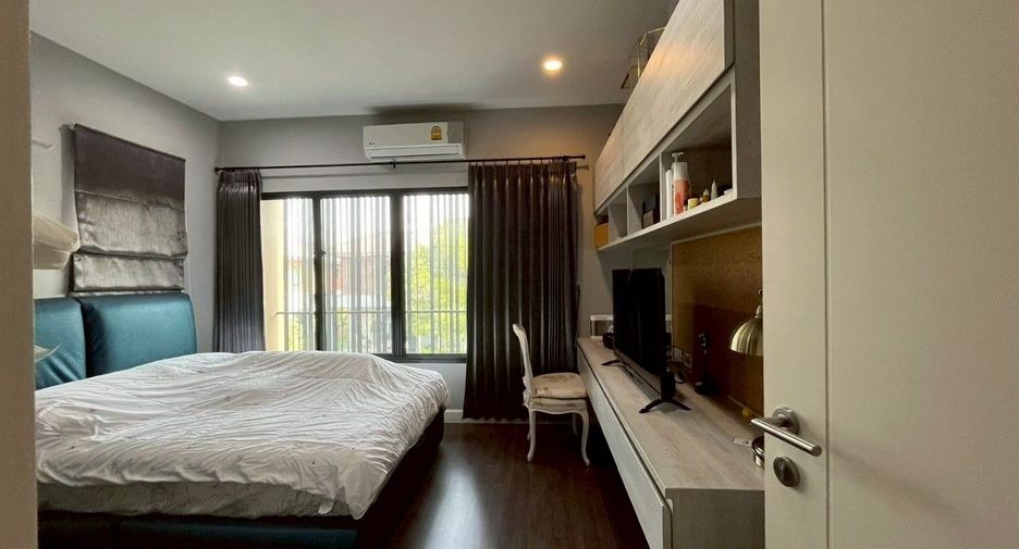 For sale 4 bedrooms house in Mueang Pathum Thani, Pathum Thani