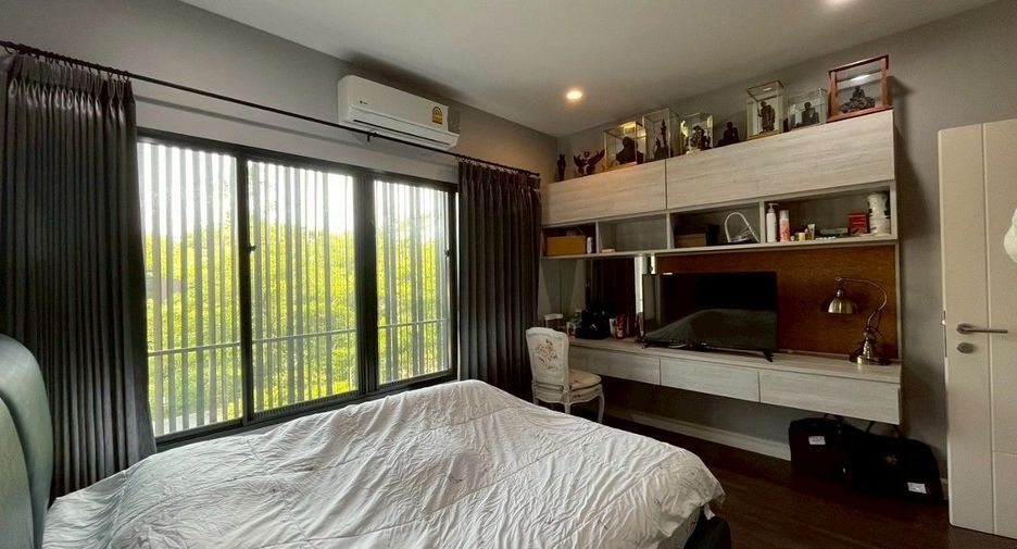 For sale 4 bedrooms house in Mueang Pathum Thani, Pathum Thani