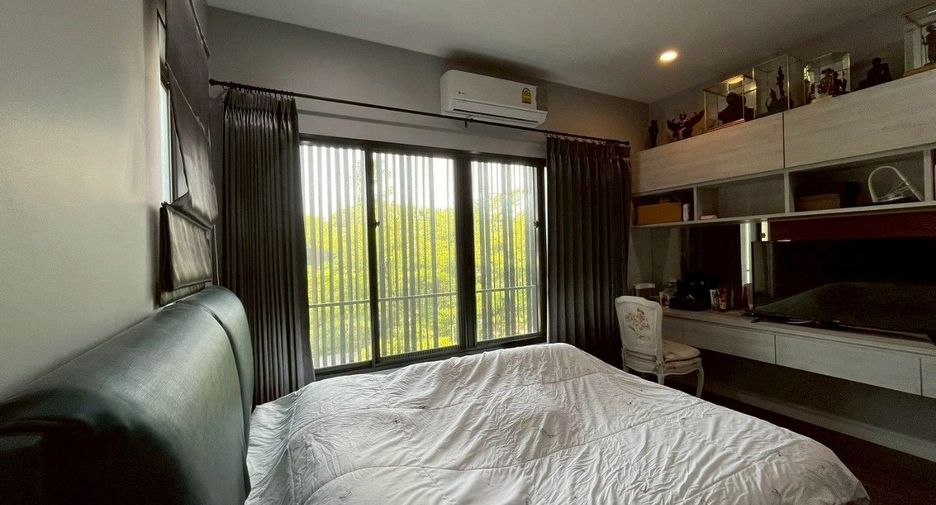 For sale 4 bedrooms house in Mueang Pathum Thani, Pathum Thani
