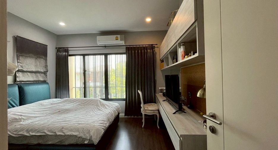 For sale 4 bedrooms house in Mueang Pathum Thani, Pathum Thani
