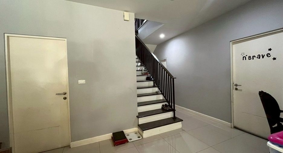 For sale 4 bedrooms house in Mueang Pathum Thani, Pathum Thani