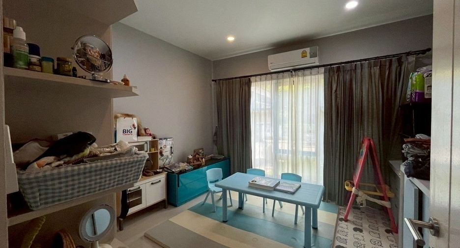 For sale 4 bedrooms house in Mueang Pathum Thani, Pathum Thani