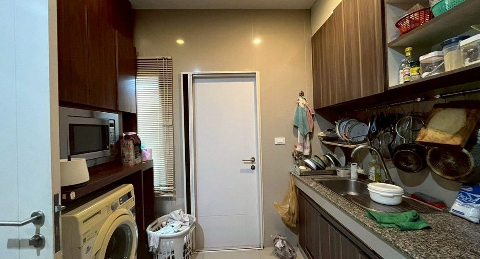 For sale 4 bedrooms house in Mueang Pathum Thani, Pathum Thani