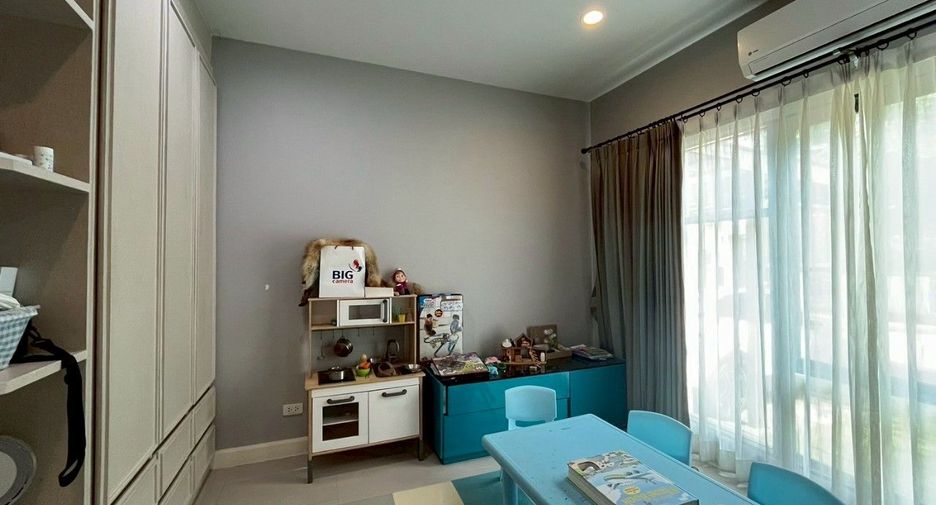 For sale 4 bedrooms house in Mueang Pathum Thani, Pathum Thani
