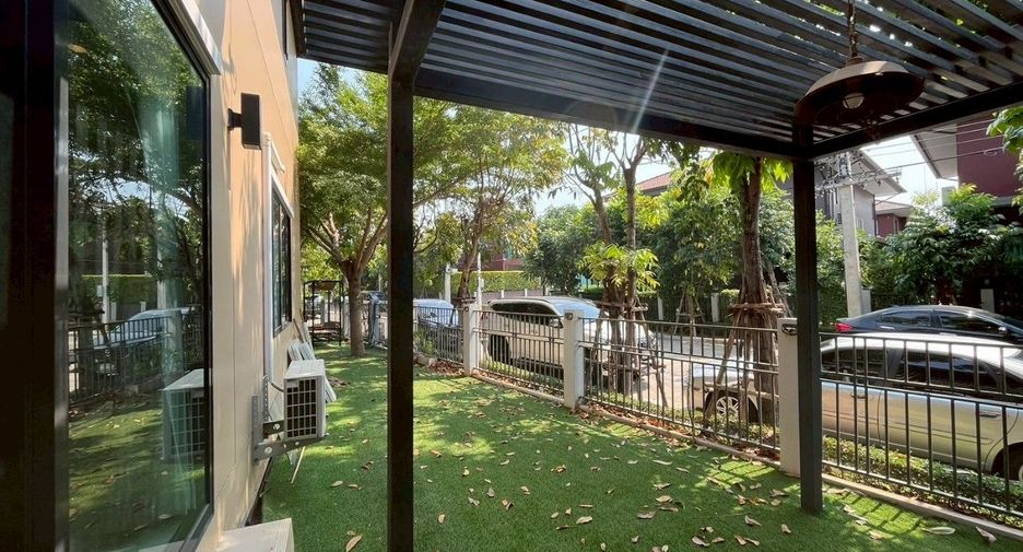 For sale 4 bedrooms house in Mueang Pathum Thani, Pathum Thani