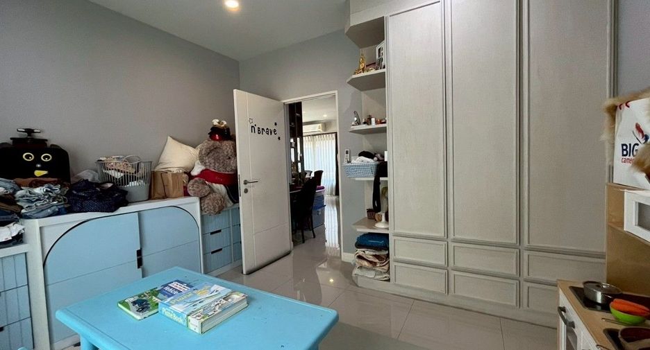 For sale 4 bedrooms house in Mueang Pathum Thani, Pathum Thani