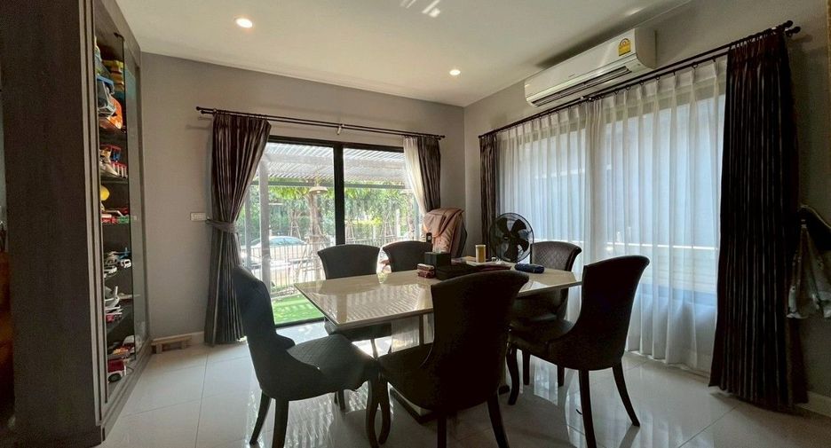 For sale 4 bedrooms house in Mueang Pathum Thani, Pathum Thani