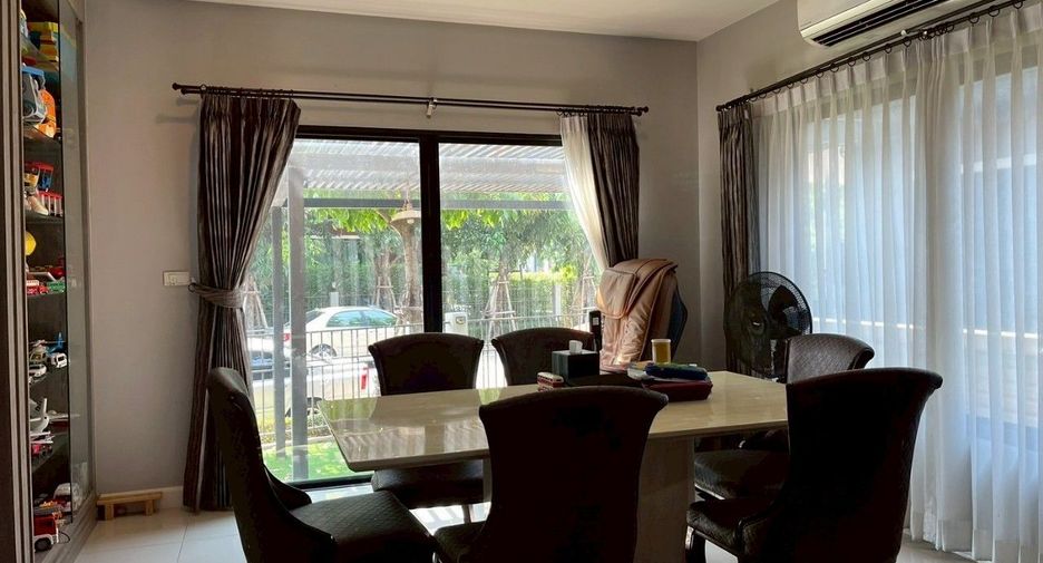 For sale 4 bedrooms house in Mueang Pathum Thani, Pathum Thani