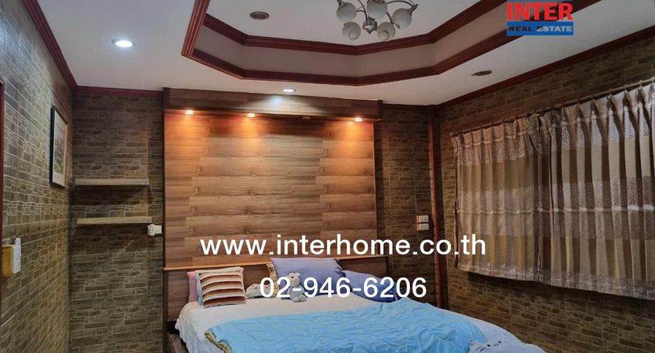 For sale 4 bedrooms house in Mueang Pathum Thani, Pathum Thani