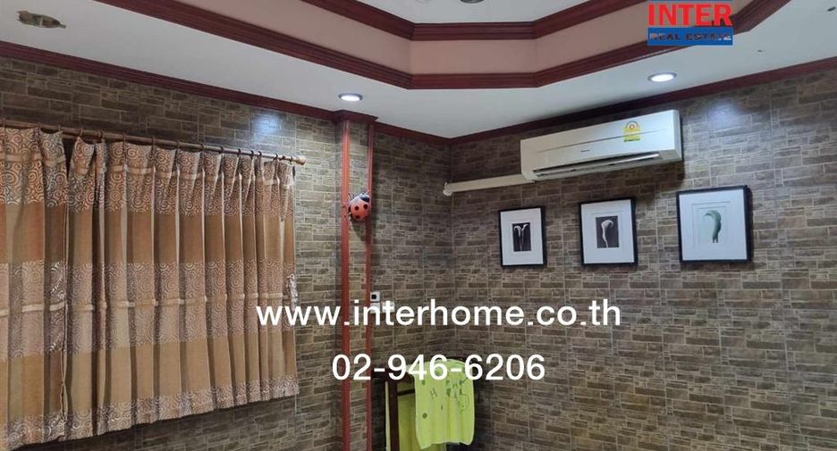 For sale 4 bedrooms house in Mueang Pathum Thani, Pathum Thani