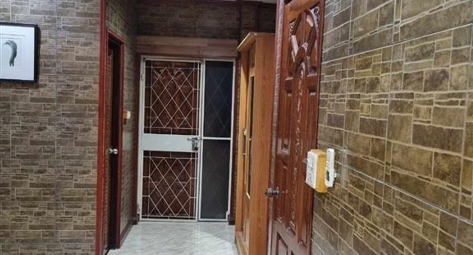For sale 4 bedrooms house in Mueang Pathum Thani, Pathum Thani