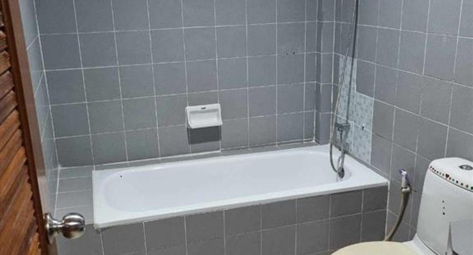 For sale 4 bedrooms house in Mueang Pathum Thani, Pathum Thani