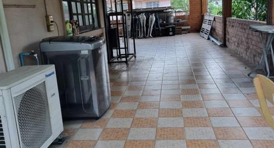 For sale 4 bedrooms house in Mueang Pathum Thani, Pathum Thani