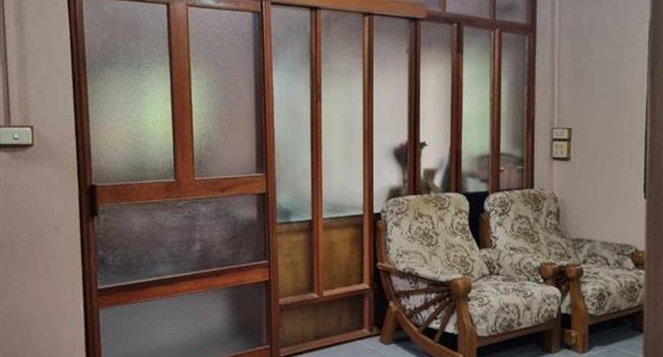 For sale 4 bedrooms house in Mueang Pathum Thani, Pathum Thani