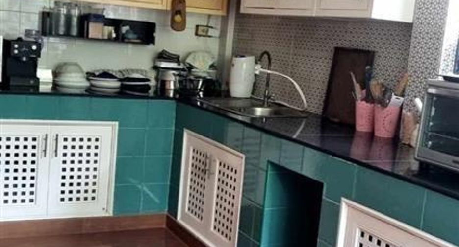 For sale 4 bedrooms house in Mueang Pathum Thani, Pathum Thani