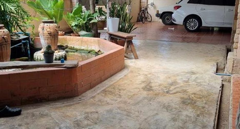 For sale 4 bedrooms house in Mueang Pathum Thani, Pathum Thani