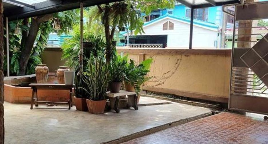 For sale 4 bedrooms house in Mueang Pathum Thani, Pathum Thani