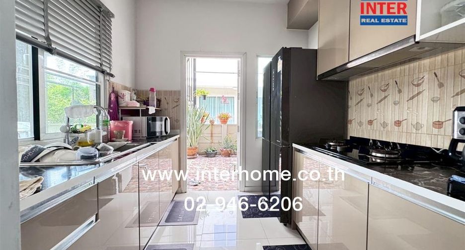 For sale 3 bedrooms house in Mueang Pathum Thani, Pathum Thani