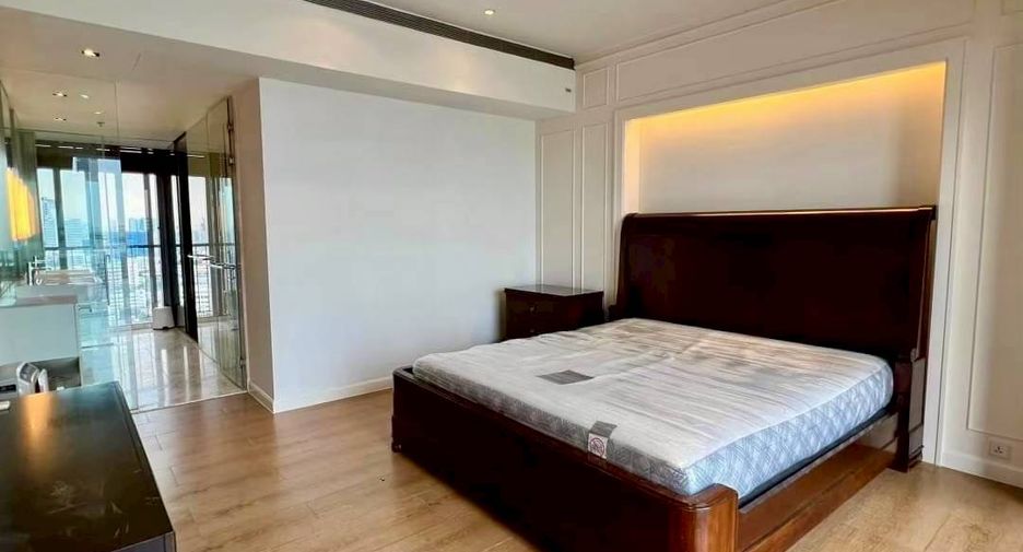 For rent 3 bedrooms condo in Sathon, Bangkok