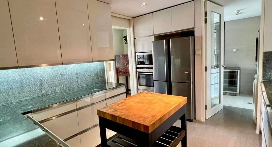 For rent 3 bedrooms condo in Sathon, Bangkok
