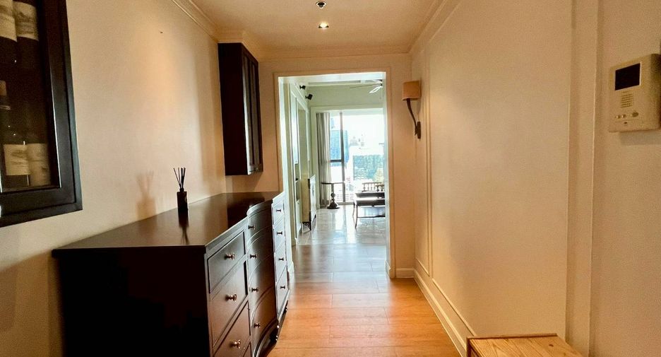 For rent 3 bedrooms condo in Sathon, Bangkok