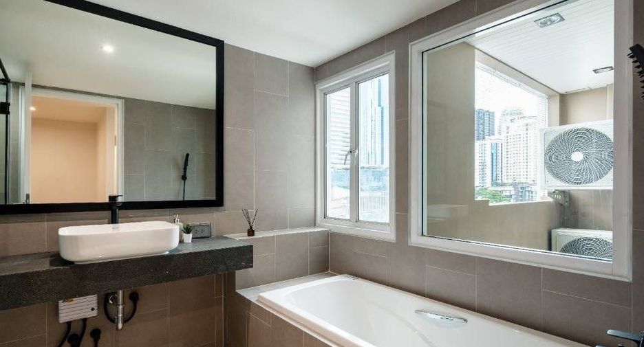 For sale 3 bedrooms condo in Watthana, Bangkok
