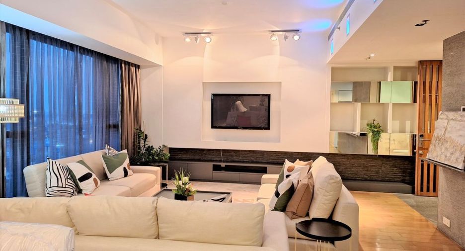 For rent 3 bedrooms condo in Sathon, Bangkok