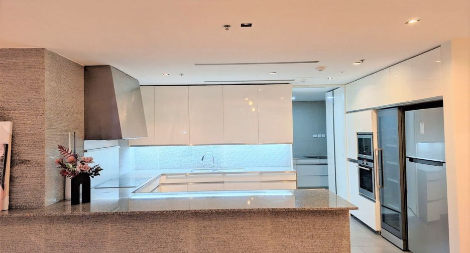 For rent 3 bedrooms condo in Sathon, Bangkok