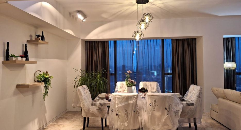 For rent 3 bedrooms condo in Sathon, Bangkok