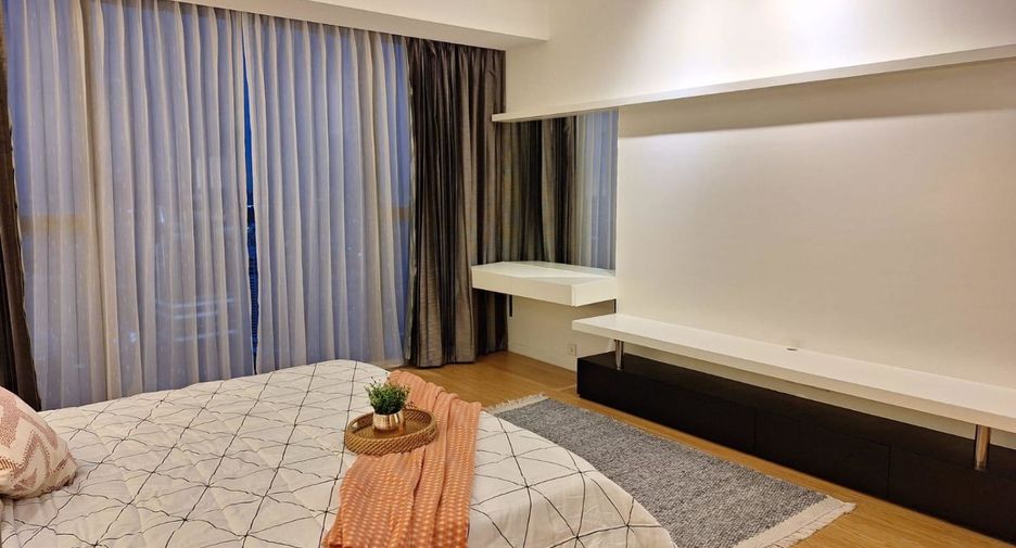 For rent 3 bedrooms condo in Sathon, Bangkok